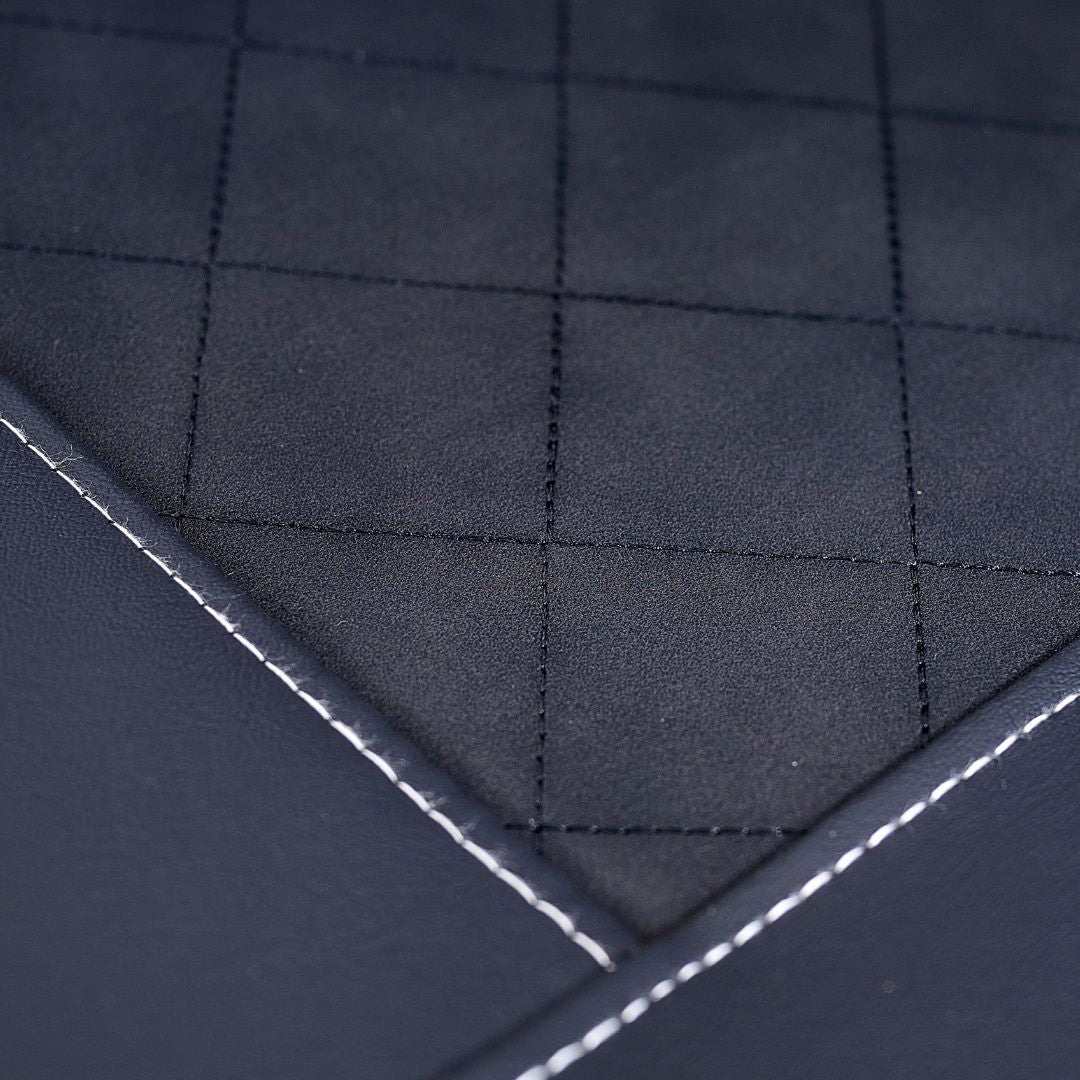 Golden Buzzaround XL+ GB152 quilted stadium-style seat detail