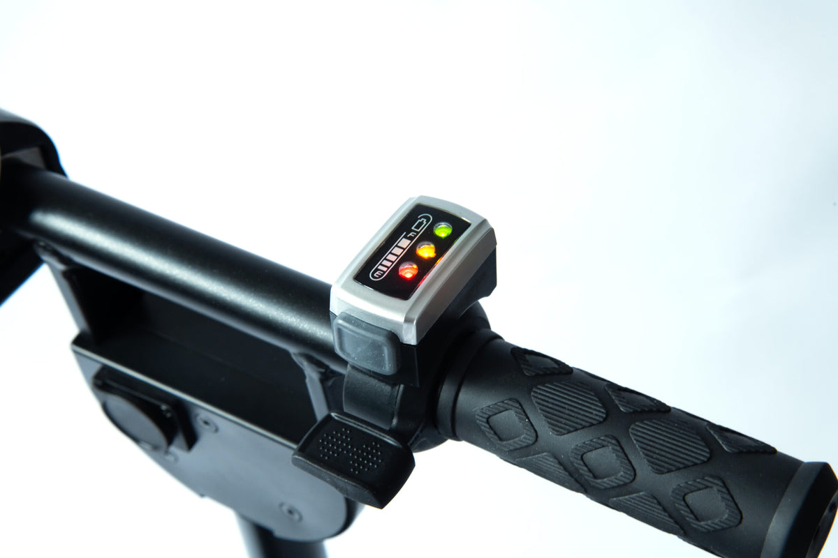 Close-up of the eFOLDi Compass handlebar controls and battery indicator